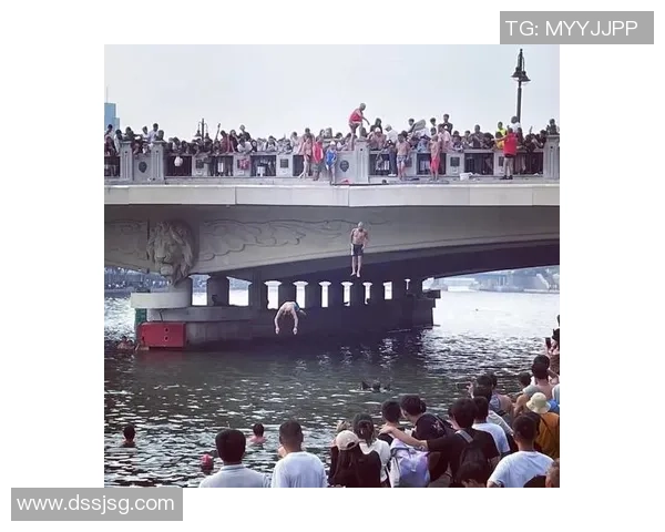 吓人!天津选手跳水严峻失误,几乎摔出泳池,山东队教练伸手维护 吓人!天津选手跳水严峻失误,几乎摔出泳池,山东队教练伸手维护